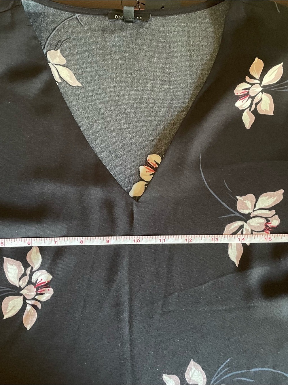 Dynamite Black Floral V-Neck Blouse Size Medium - Picture 8 of 11